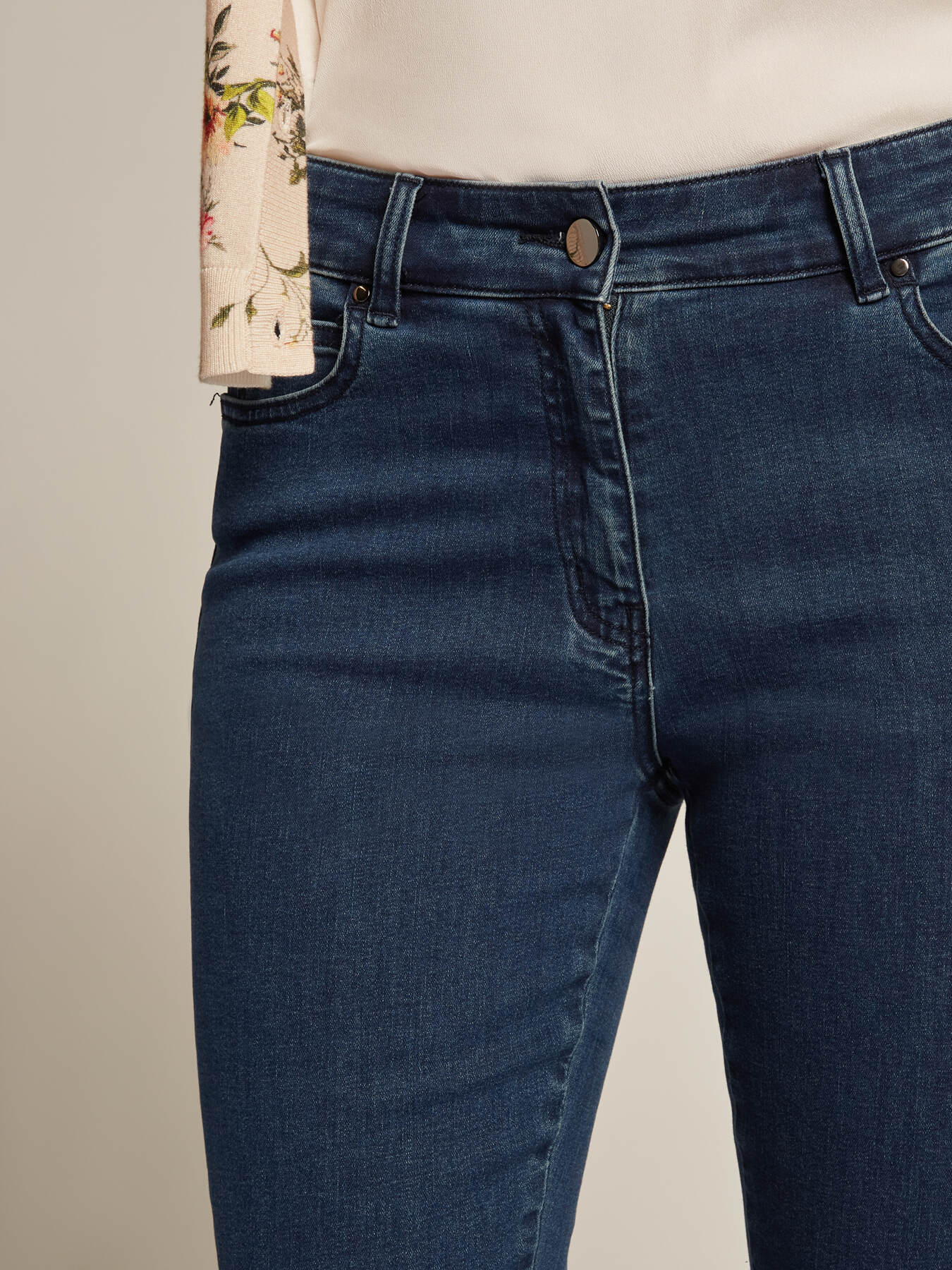 Vaqueros regular image number 3