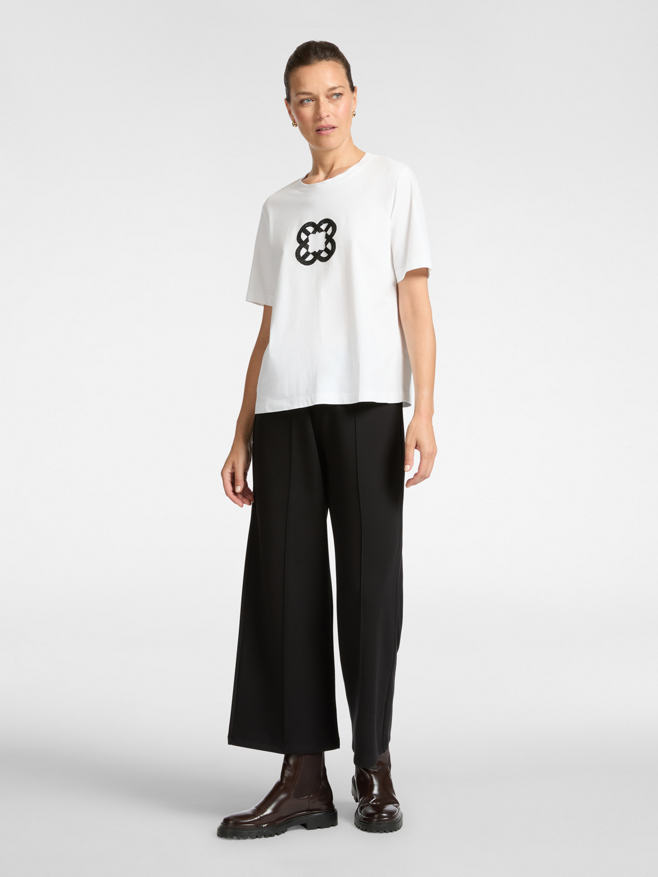 T-shirt relaxed fit con ricamo Monogram image number 2