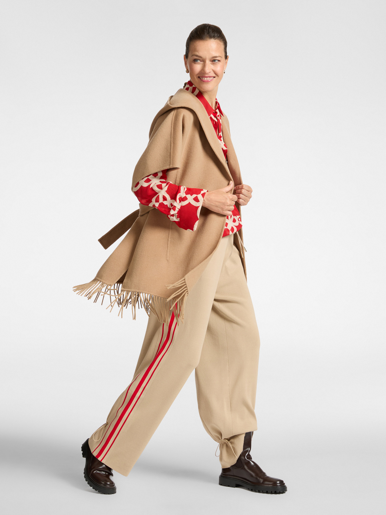 Cape with fringes image number 3