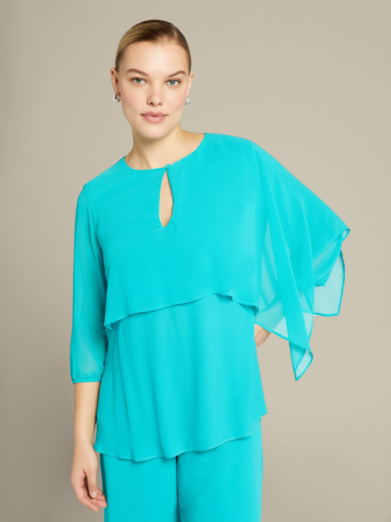 Elegant suit with blouse and trousers image number 5