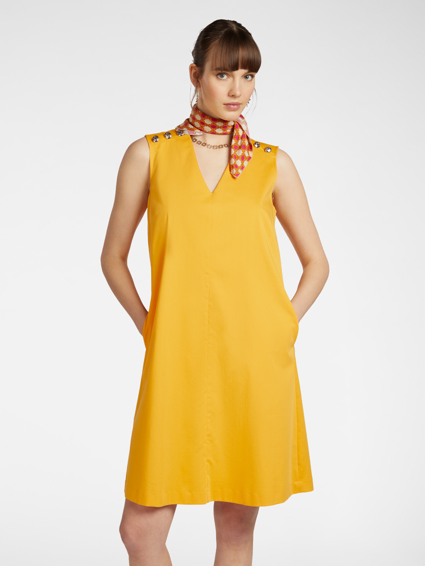 Kleid in A-Linie mit Kn&ouml;pfen an den Schultern image number 2