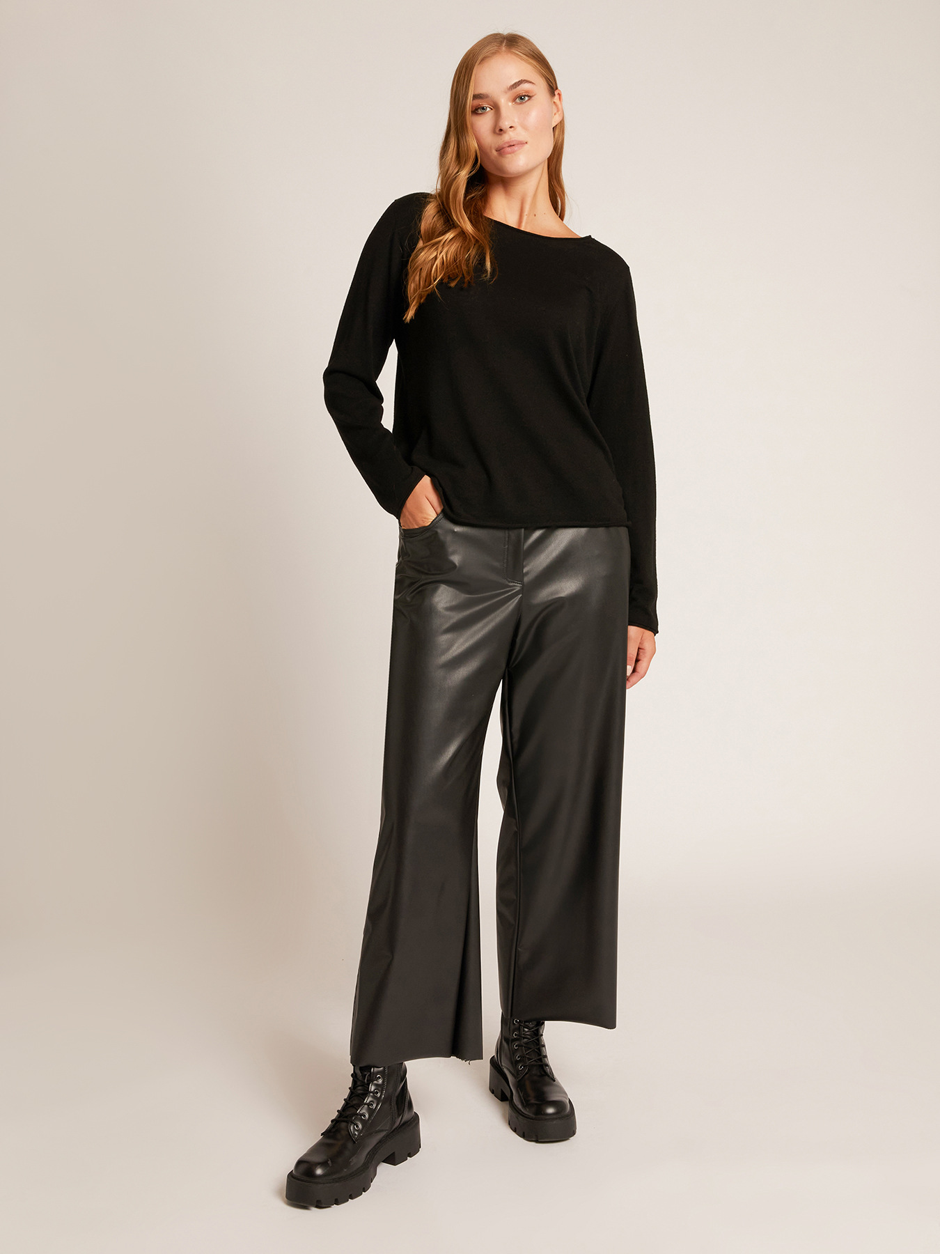 Basic-Pullover mit U-Boot-Ausschnitt image number 0