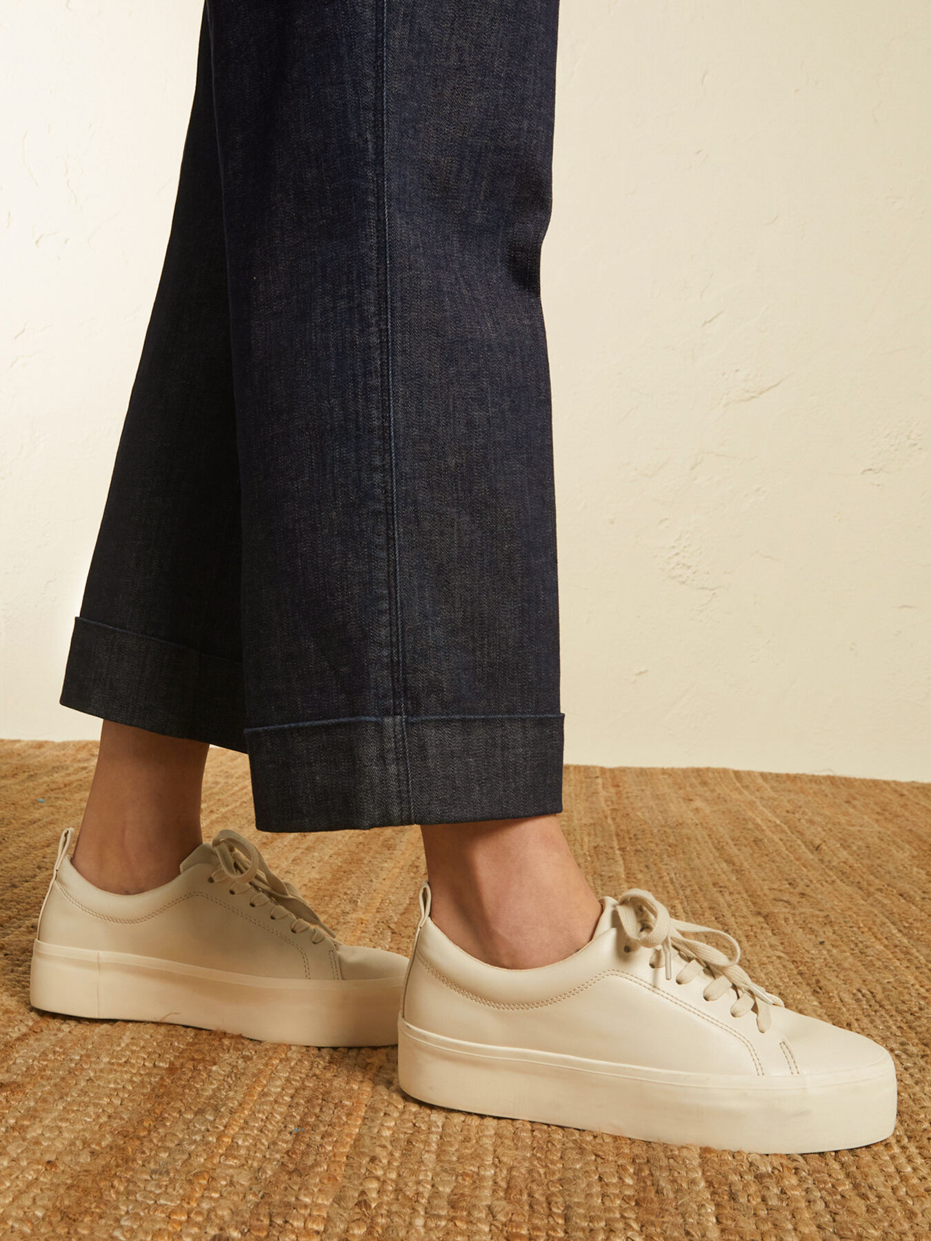 CROPPED-HOSE AUS DENIM image number 2