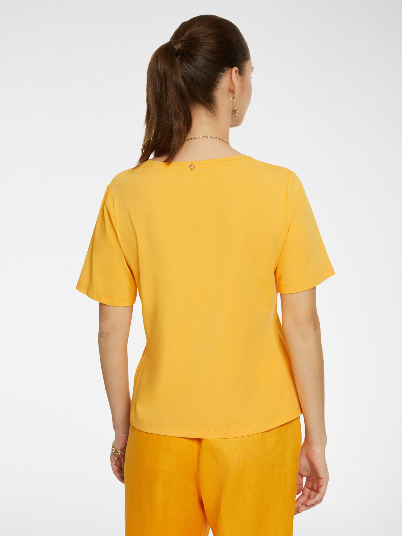 T-shirt com bordado image number 1