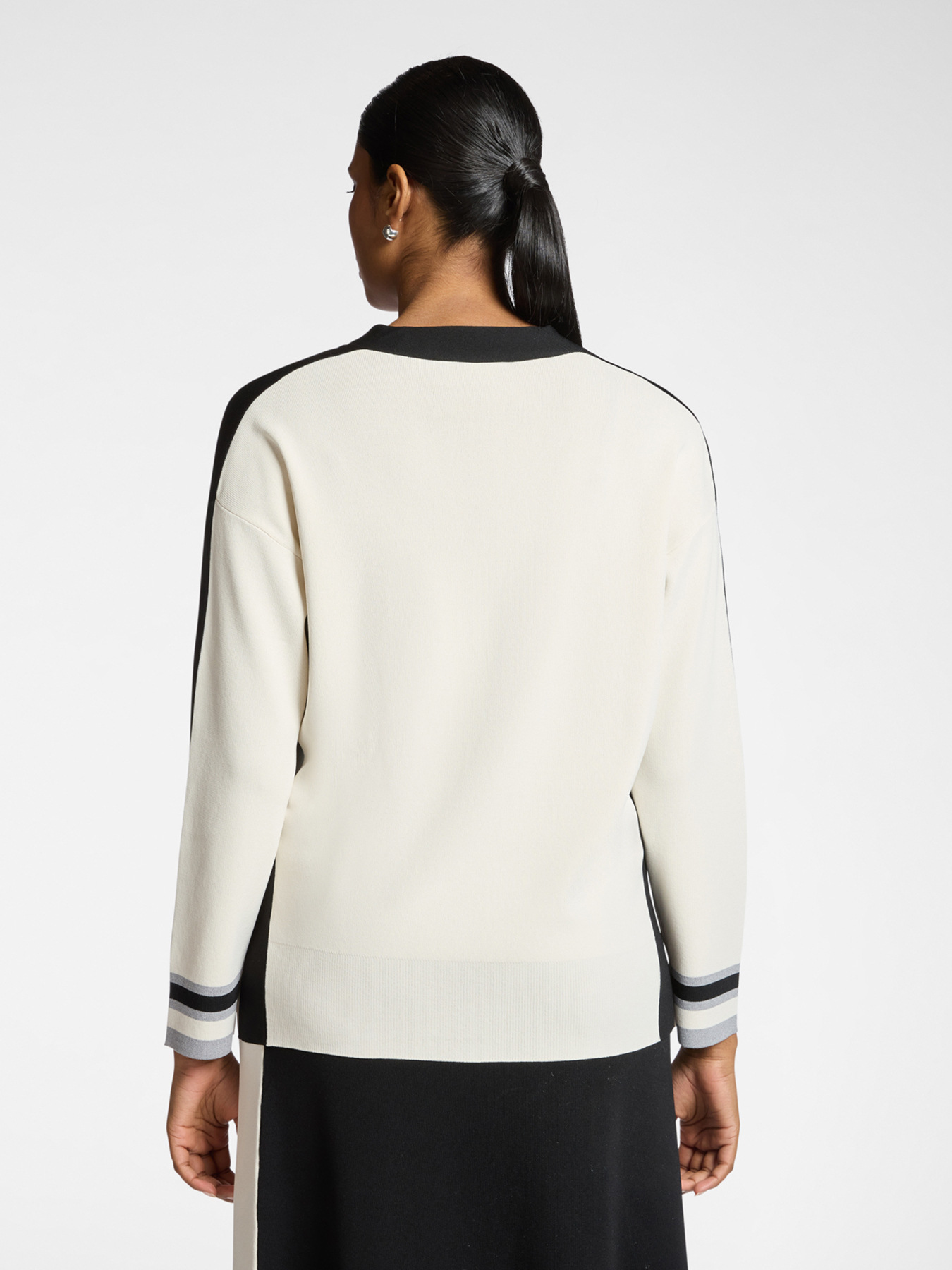 Color block V-neck sweater image number 1