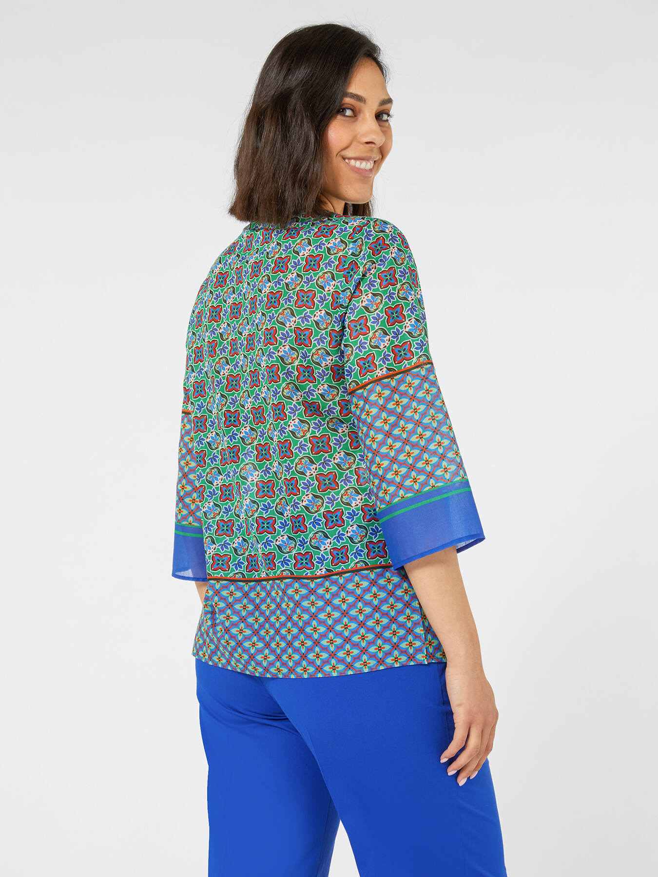 Camisa estampada de tonos azules image number 1