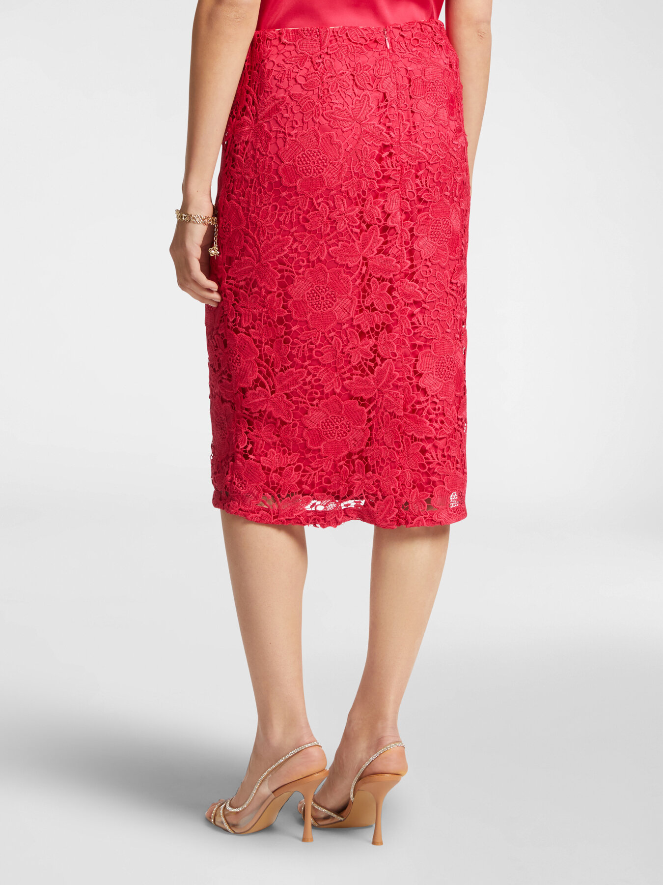 Saia de renda image number 1