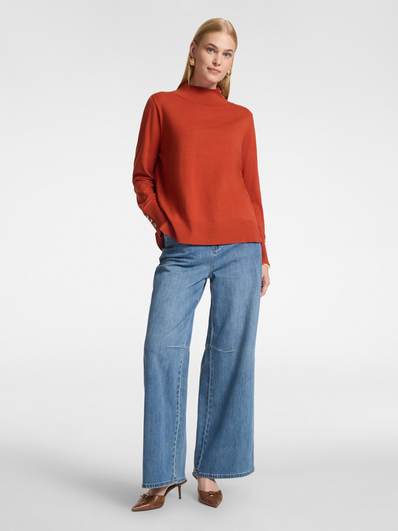 Jean flare avec d&eacute;tails cousus