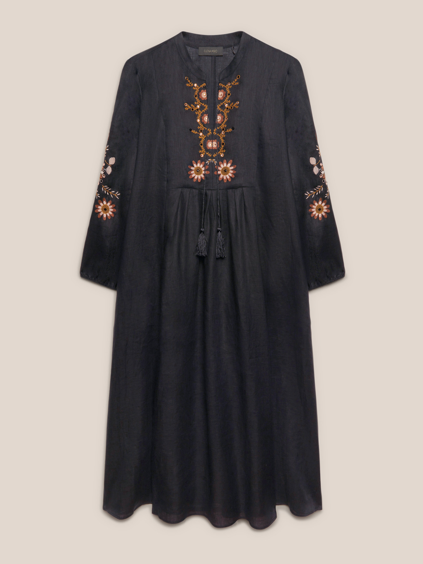 Linen dress with embroidery image number 4