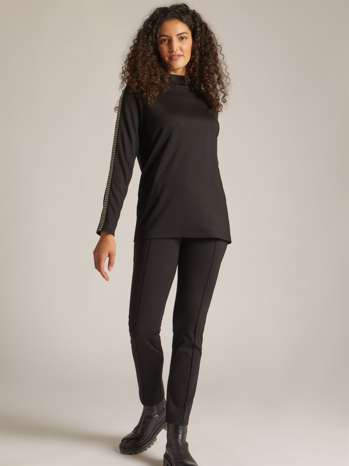 T-shirt with Houndstooth border image number 2