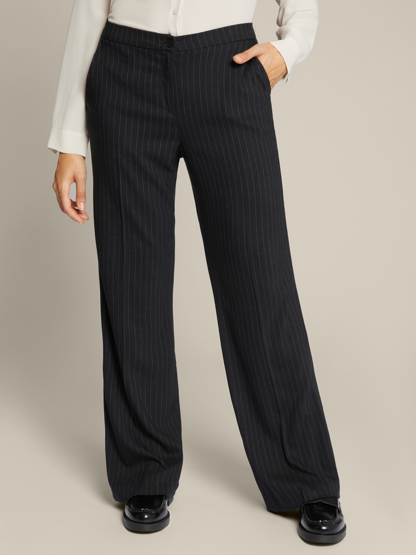 Gerade geschnittene Nadelstreifenhose image number 2