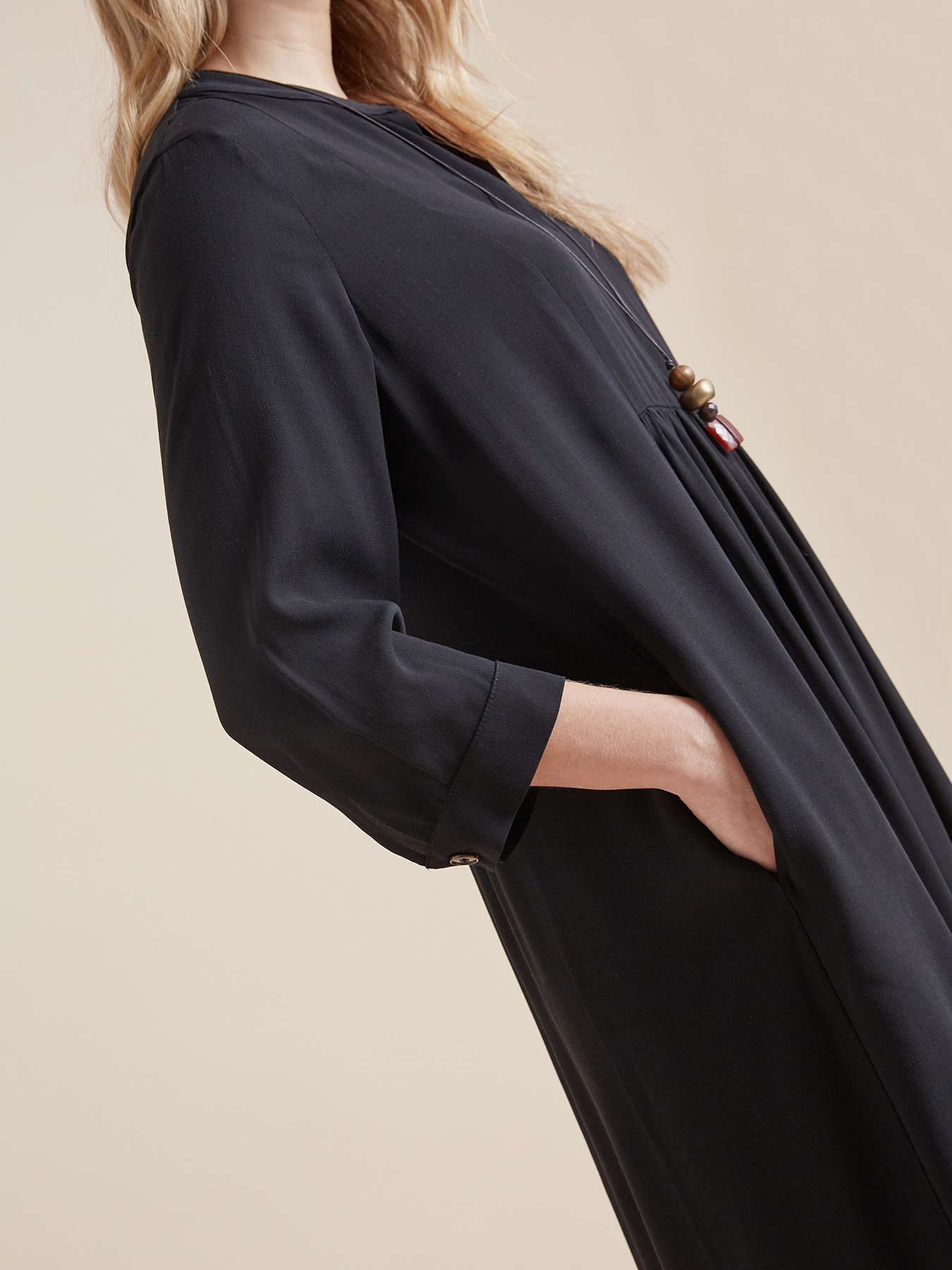 Robe longue avec collier image number 2