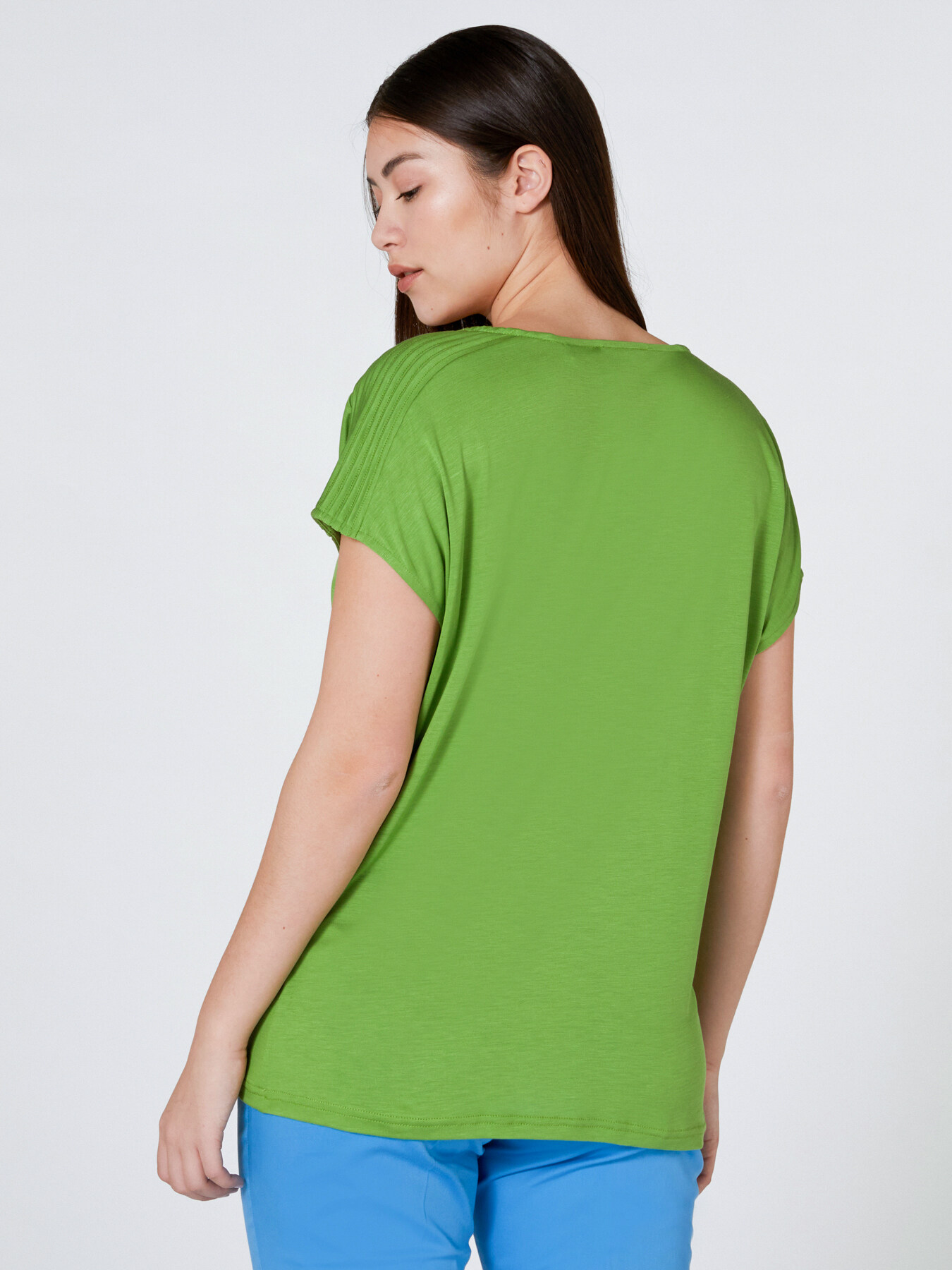 T-shirt com decote em V image number 1