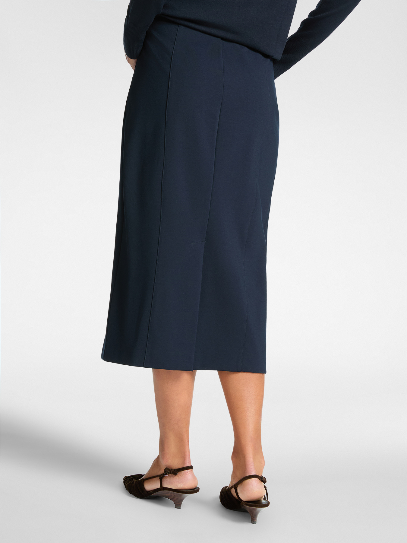 Pencil skirt in Milan stitch image number 1