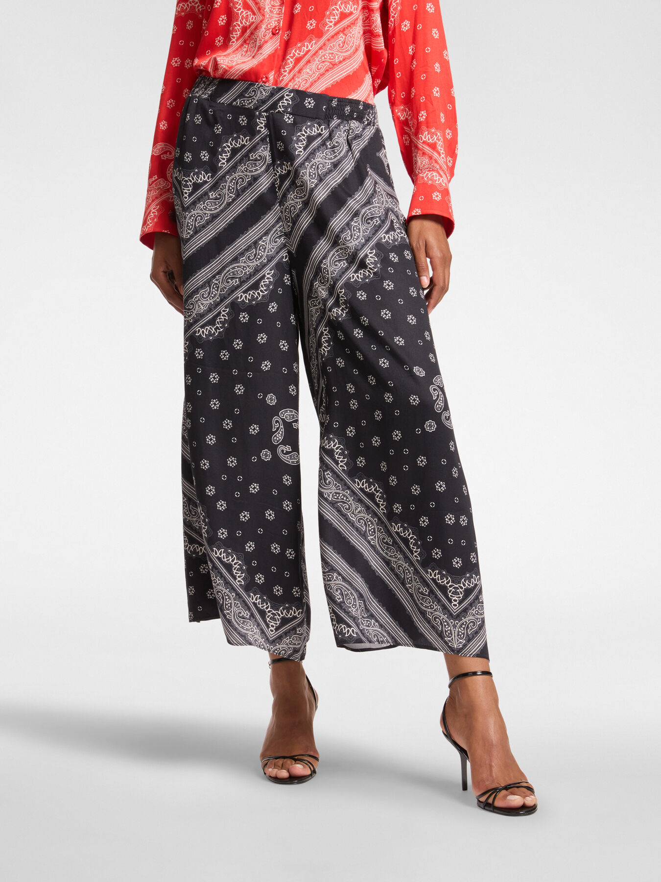 Wide trousers with scarf print image number 2