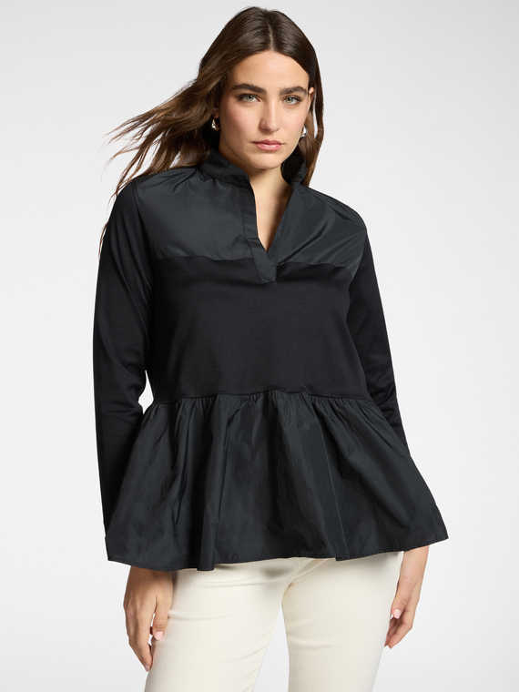 T-shirt with ruffle at the bottom