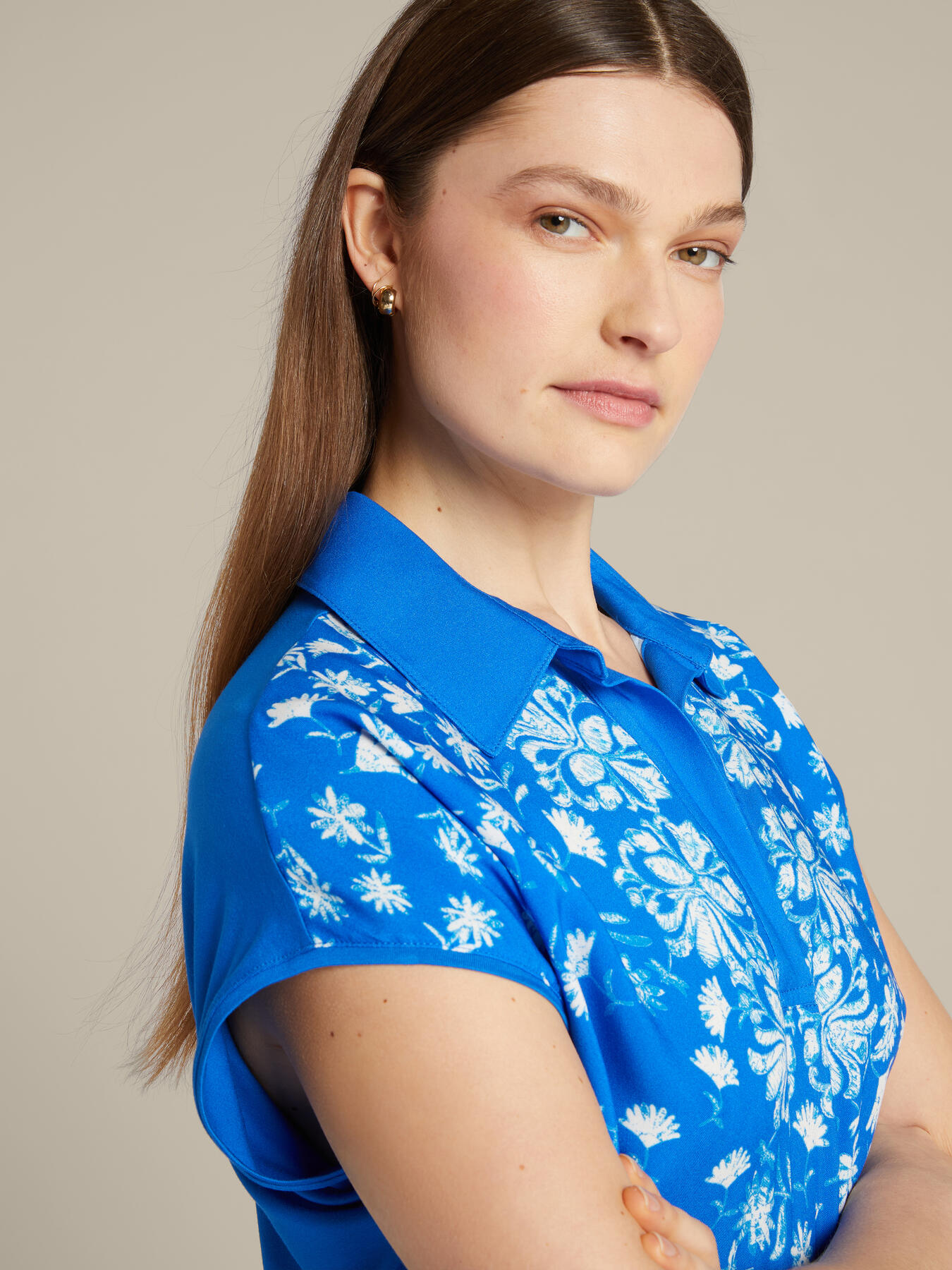 T-shirt com estampa floral aplicada image number 3