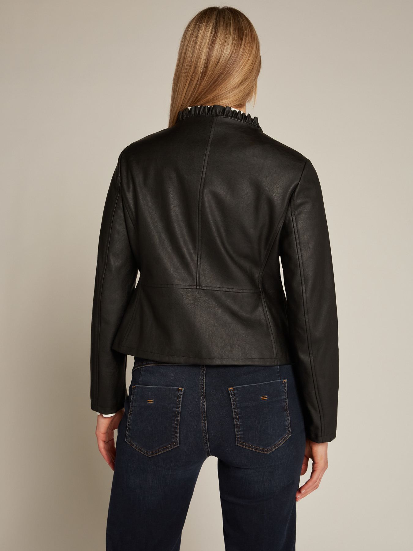 Jacke in Lederoptik mit Rüschen image number 2