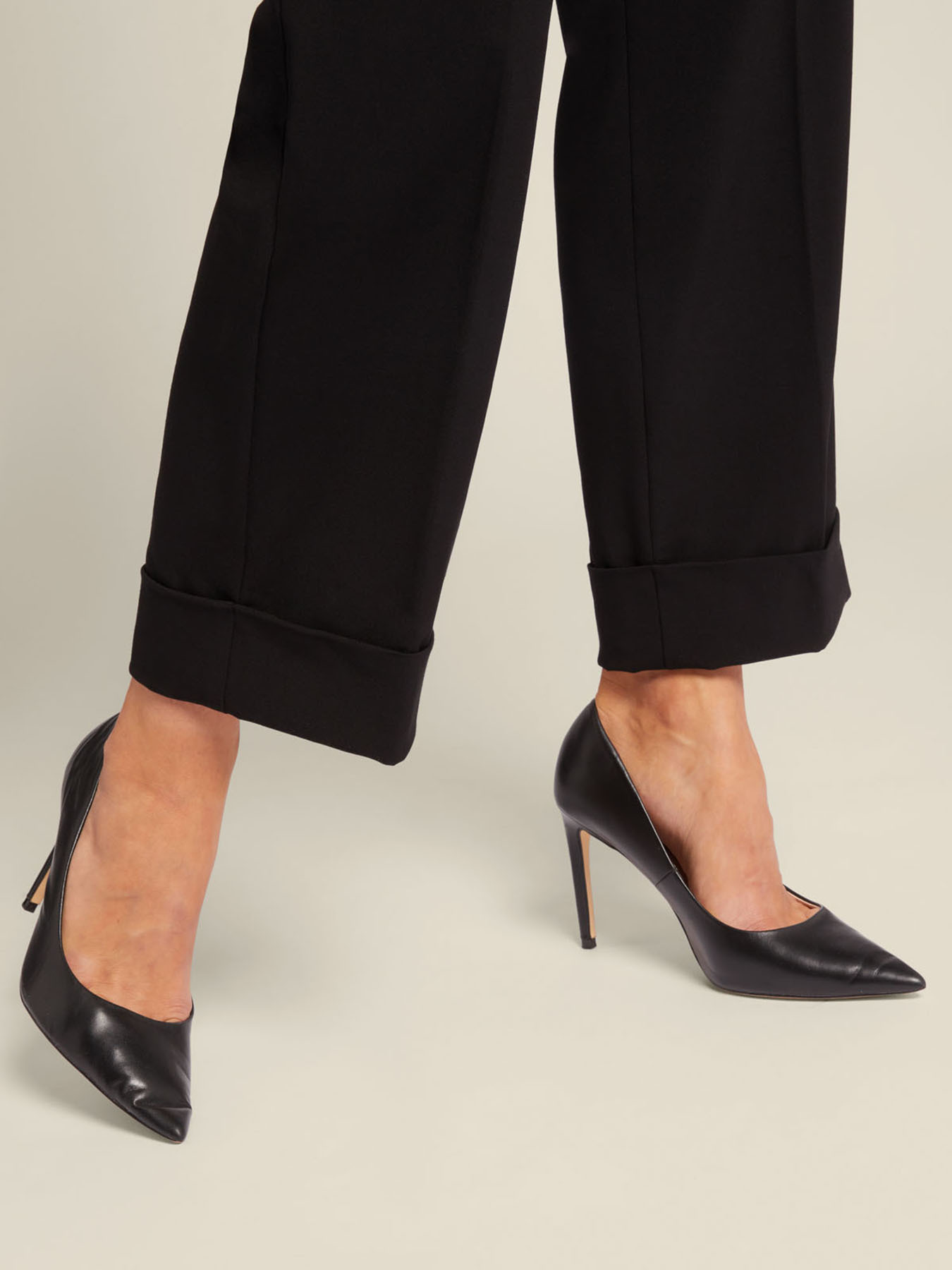 Pantaloni con risvolto in grisaglia image number 4