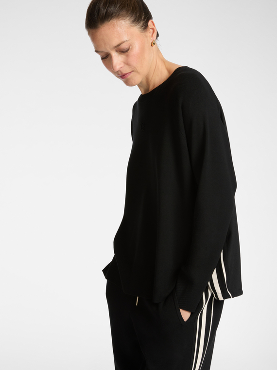 Pull à bords rayés