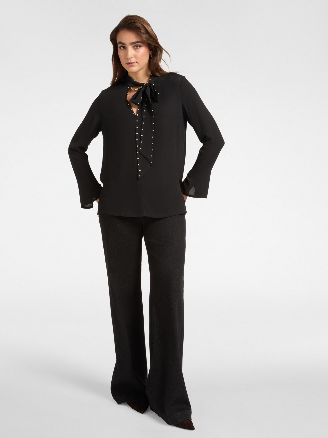 Blusa con fusciacca e borchie piatte image number 2