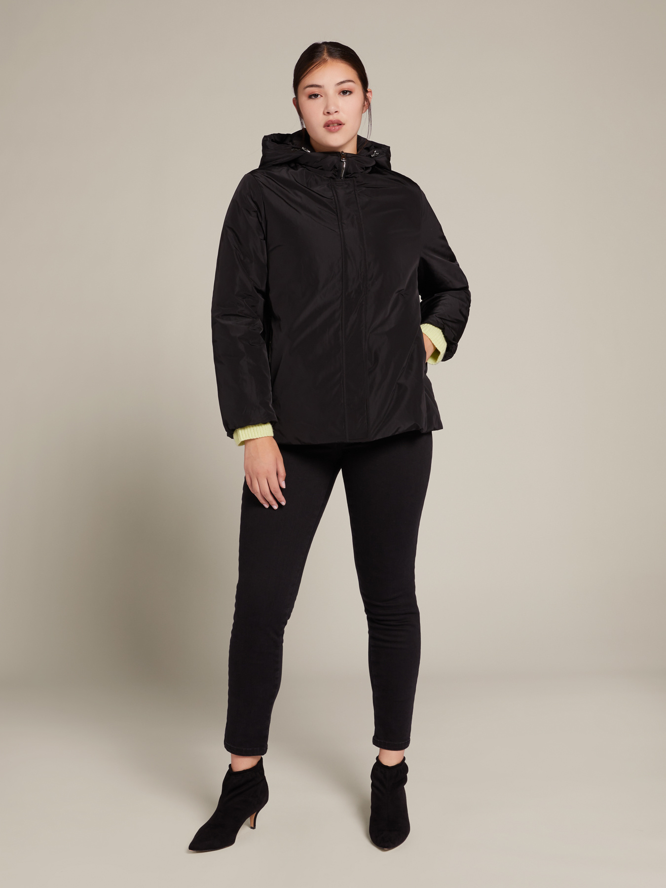 Short urban down jacket image number 2