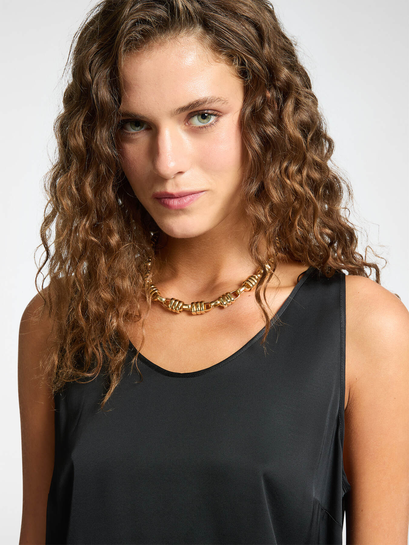 Stretch viscose V neck top image number 3