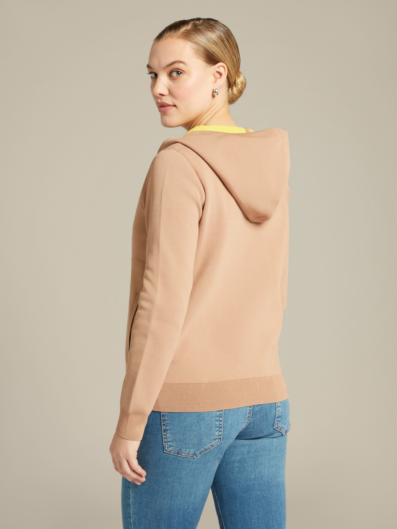 Camisa esportiva com capuz image number 1