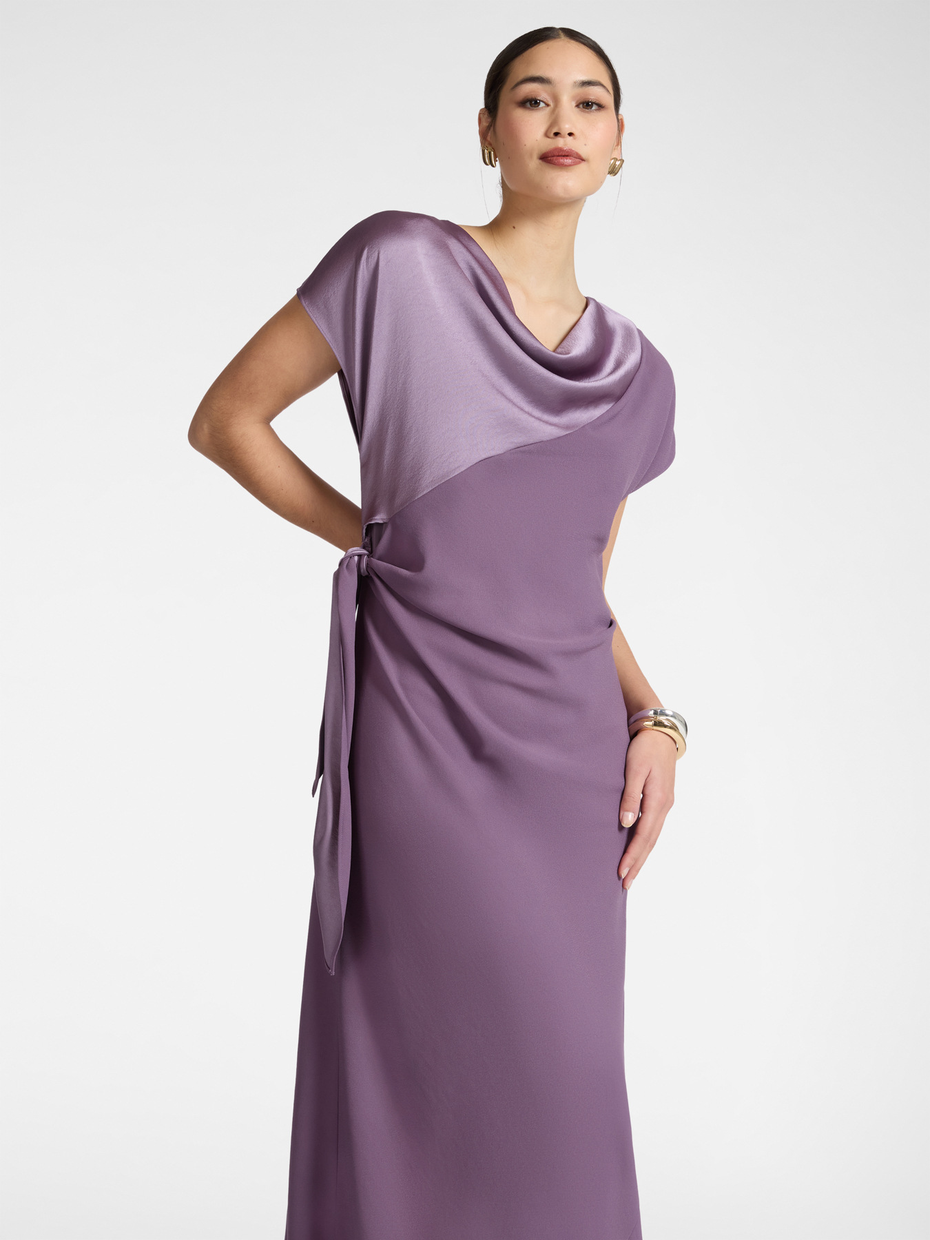 Robe longue avec n&oelig;ud lat&eacute;ral