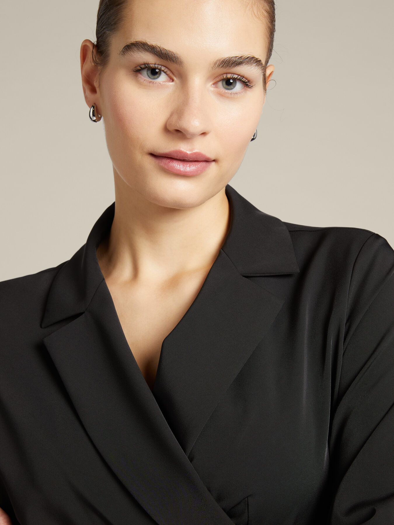 Vestido envolvente em tecido fluido image number 5