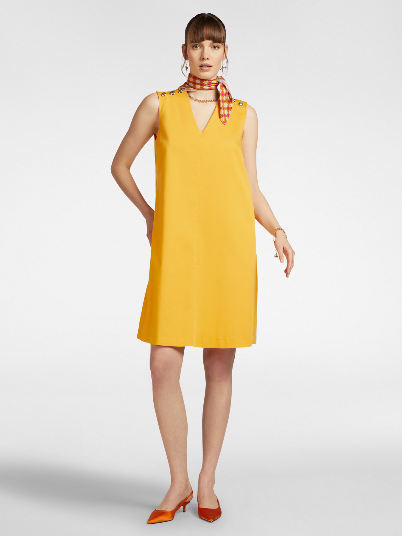 Abito ad A con bottoni sulle spalle image number 0