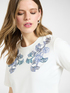 T-shirt con ricamo floreale image number 3