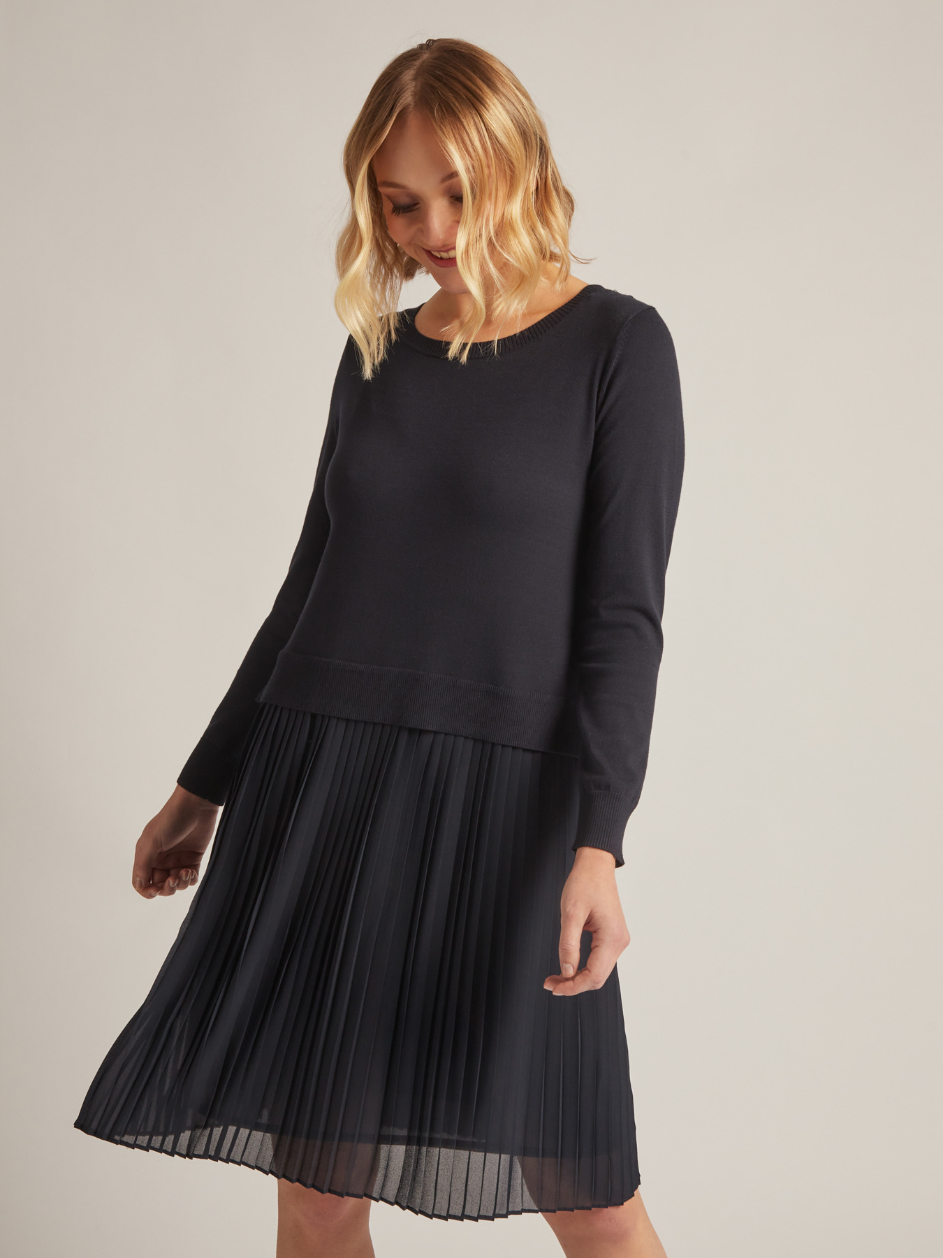 Dress in tricot fabric with pleating image number 2