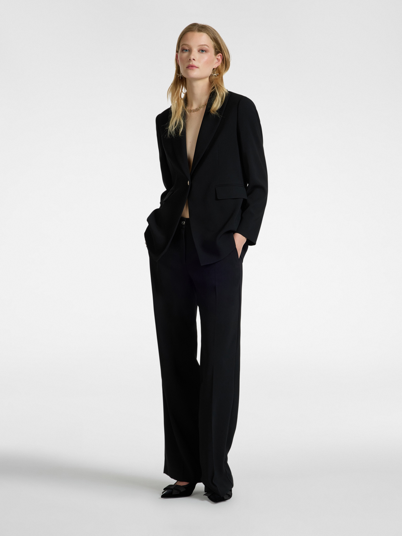 Single-breasted blazer in crepe fabric image number 8