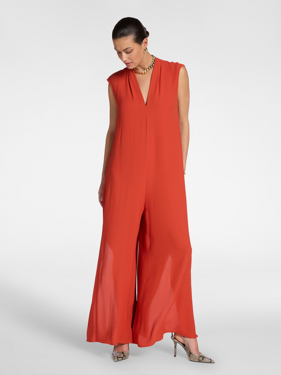 Sleeveless jumpsuit in cr&ecirc;pe de chine