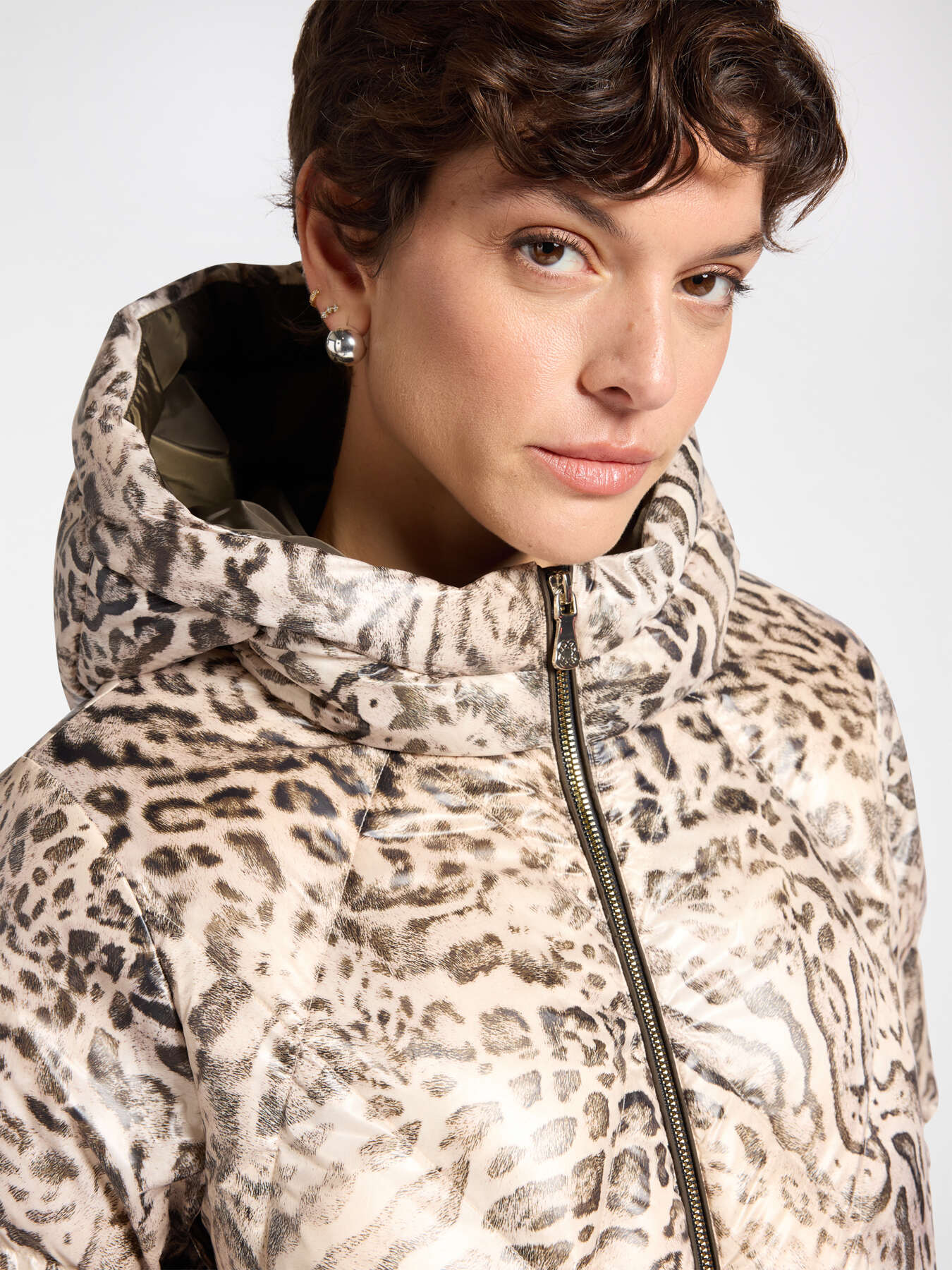 Chaqueta de plumas con estampado animal image number 2
