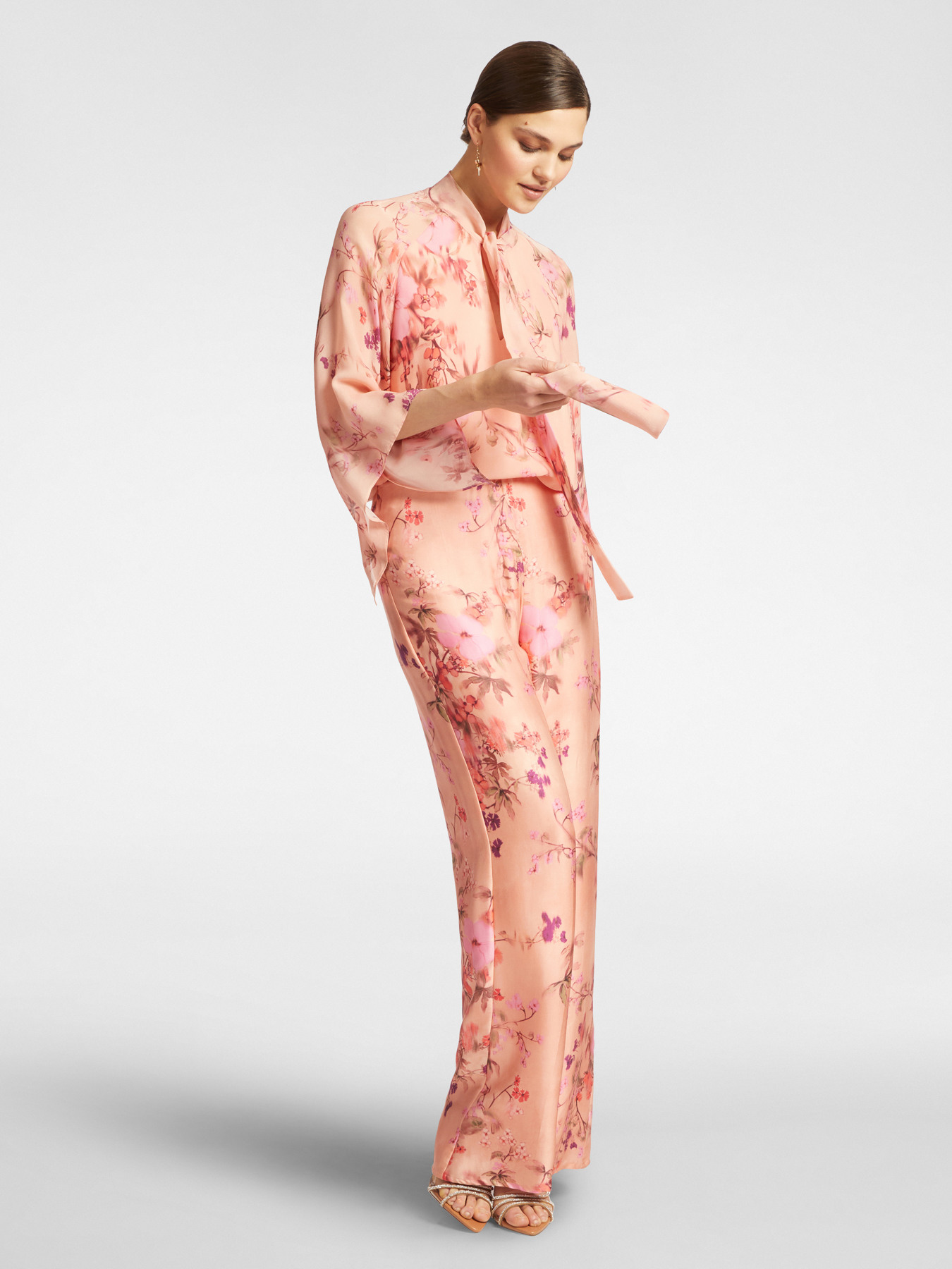 Blusa elegante floreale image number 2