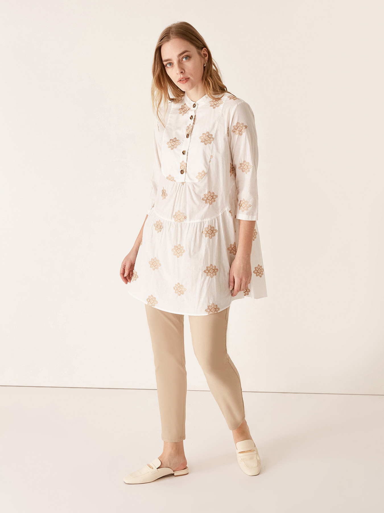 Tunica in mussola ricamata image number 2