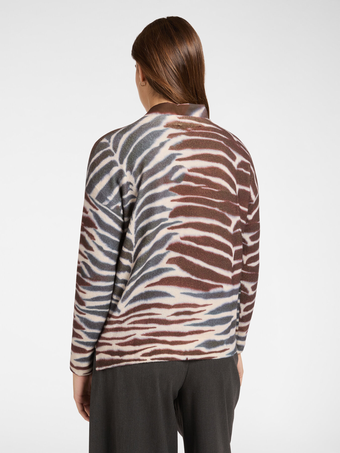 T-shirt estampada com padr&atilde;o animal image number 1