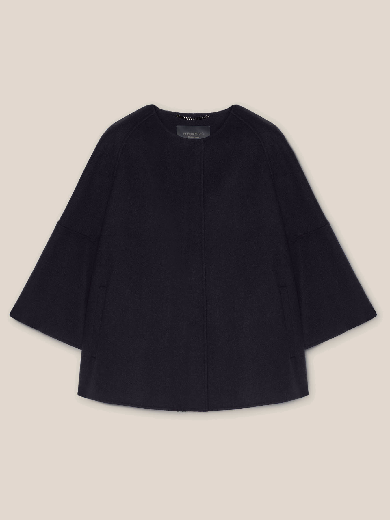 Capa em double com acabamento manual image number 4