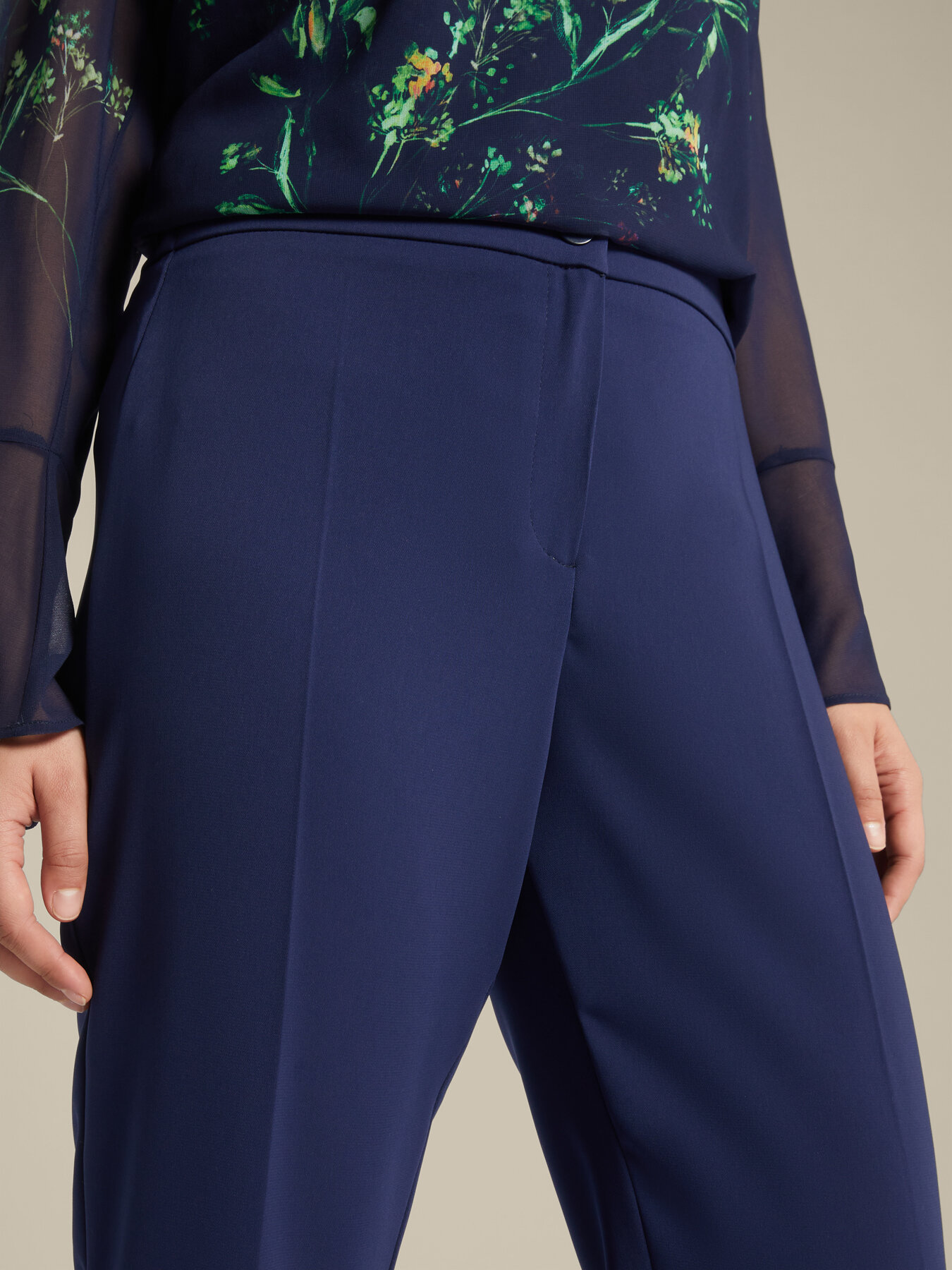 "Greige" Cady Farbhose image number 3