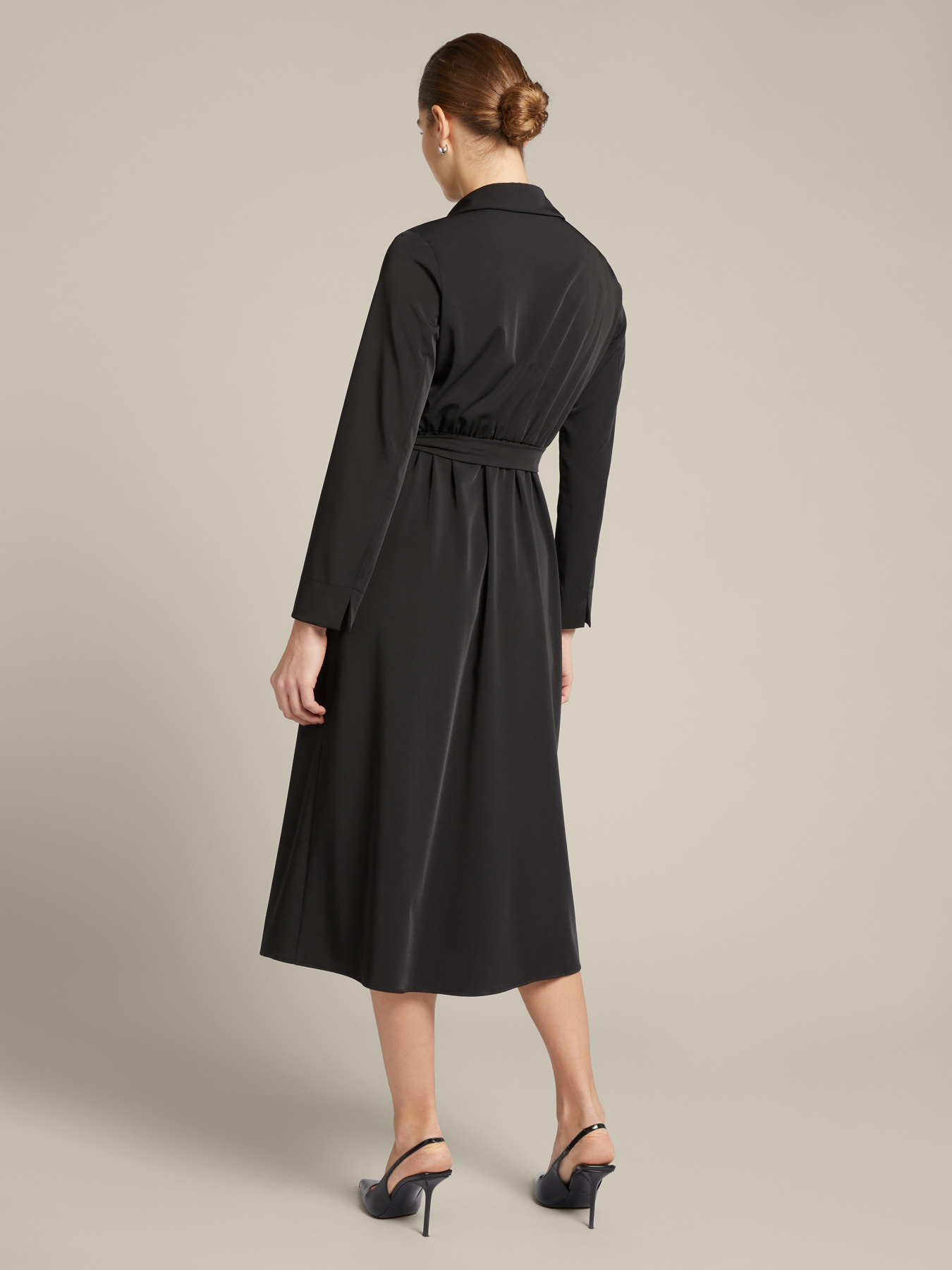 Vestido envolvente em tecido fluido image number 1