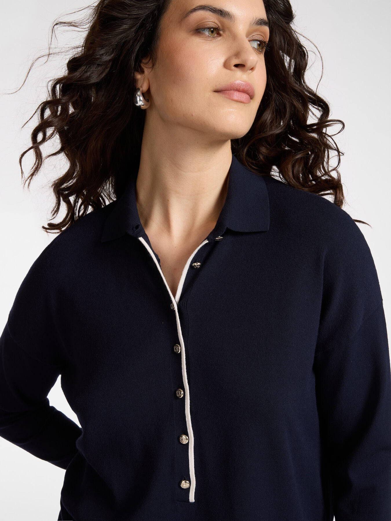 Poloshirt mit Kn&ouml;pfen und kontrastierenden Profilen image number 3