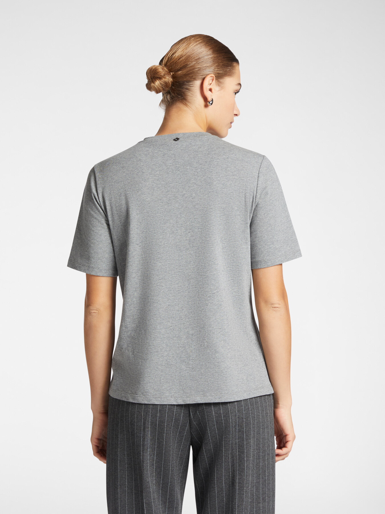 Camiseta bordada image number 1