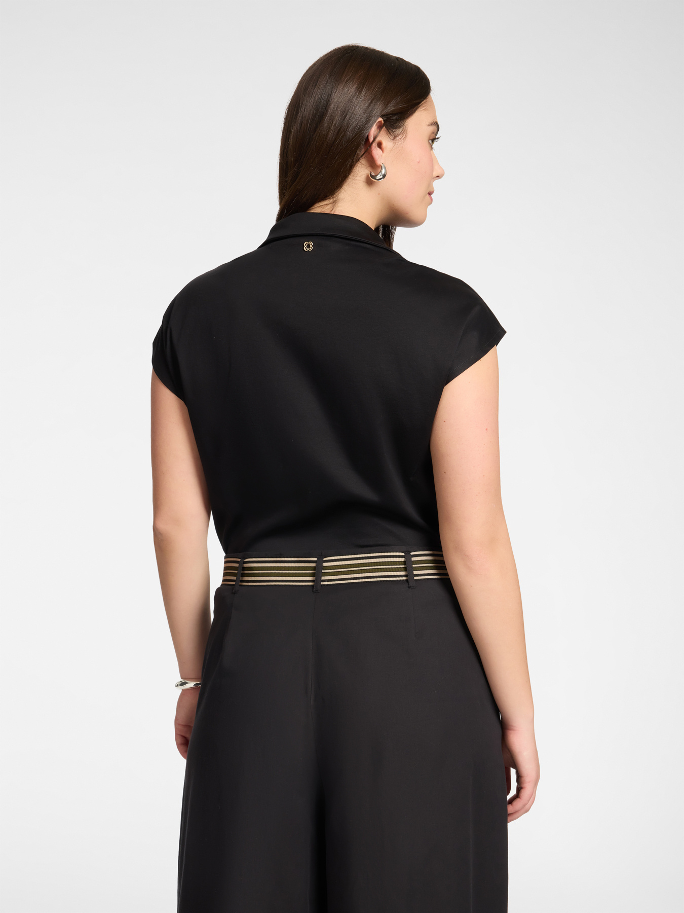 T-shirt with collar image number 1