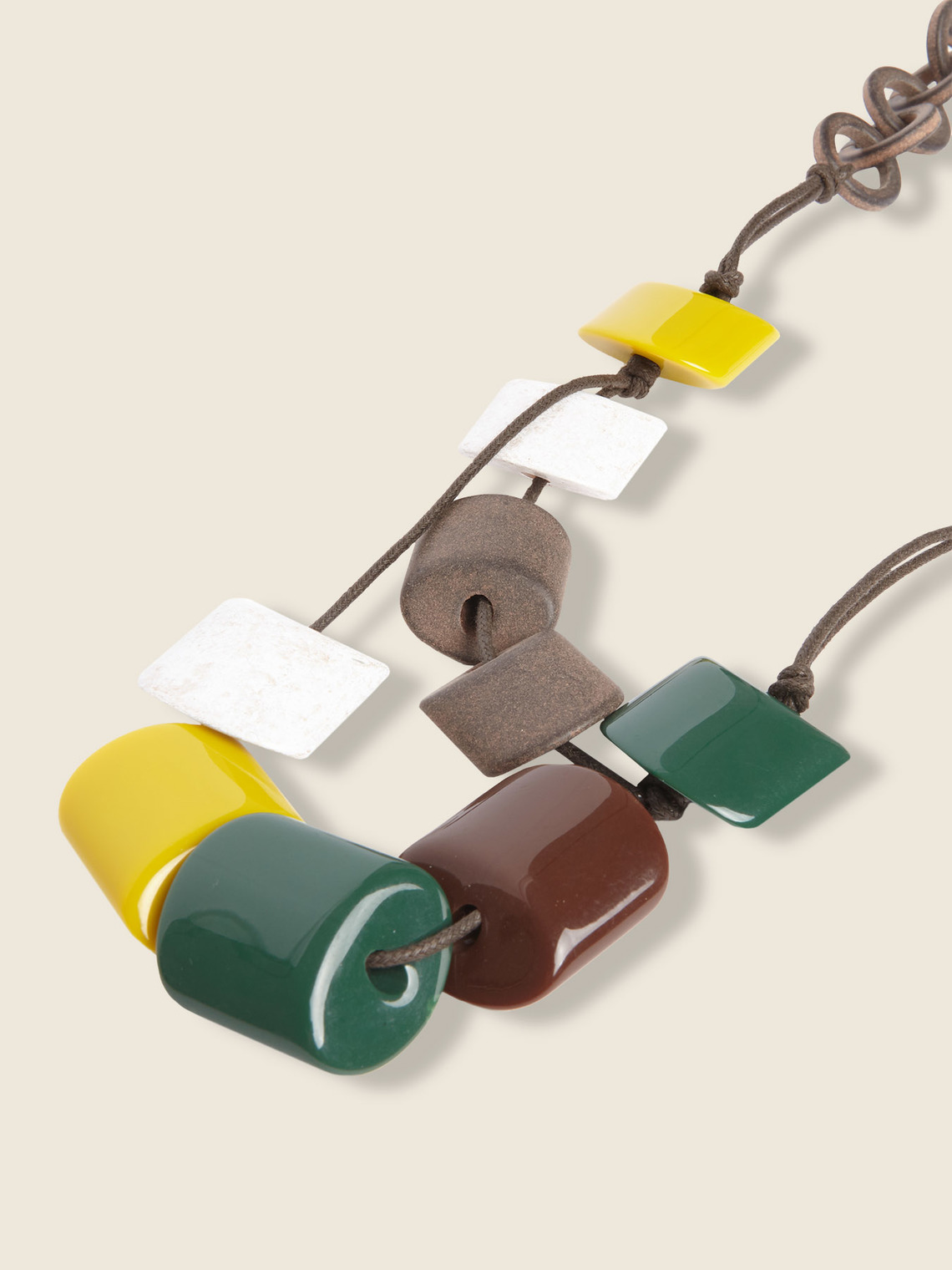 Elenamiro: Colar comprido com pendentes geom&eacute;tricos Castanho_3