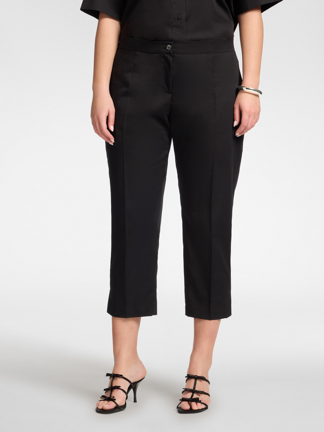 Gerade Hose aus Stretch-Satin image number 2