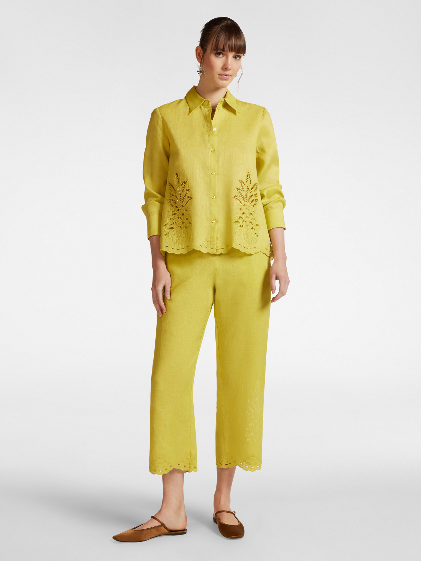 Pantalones cropped de lino bordado image number 0