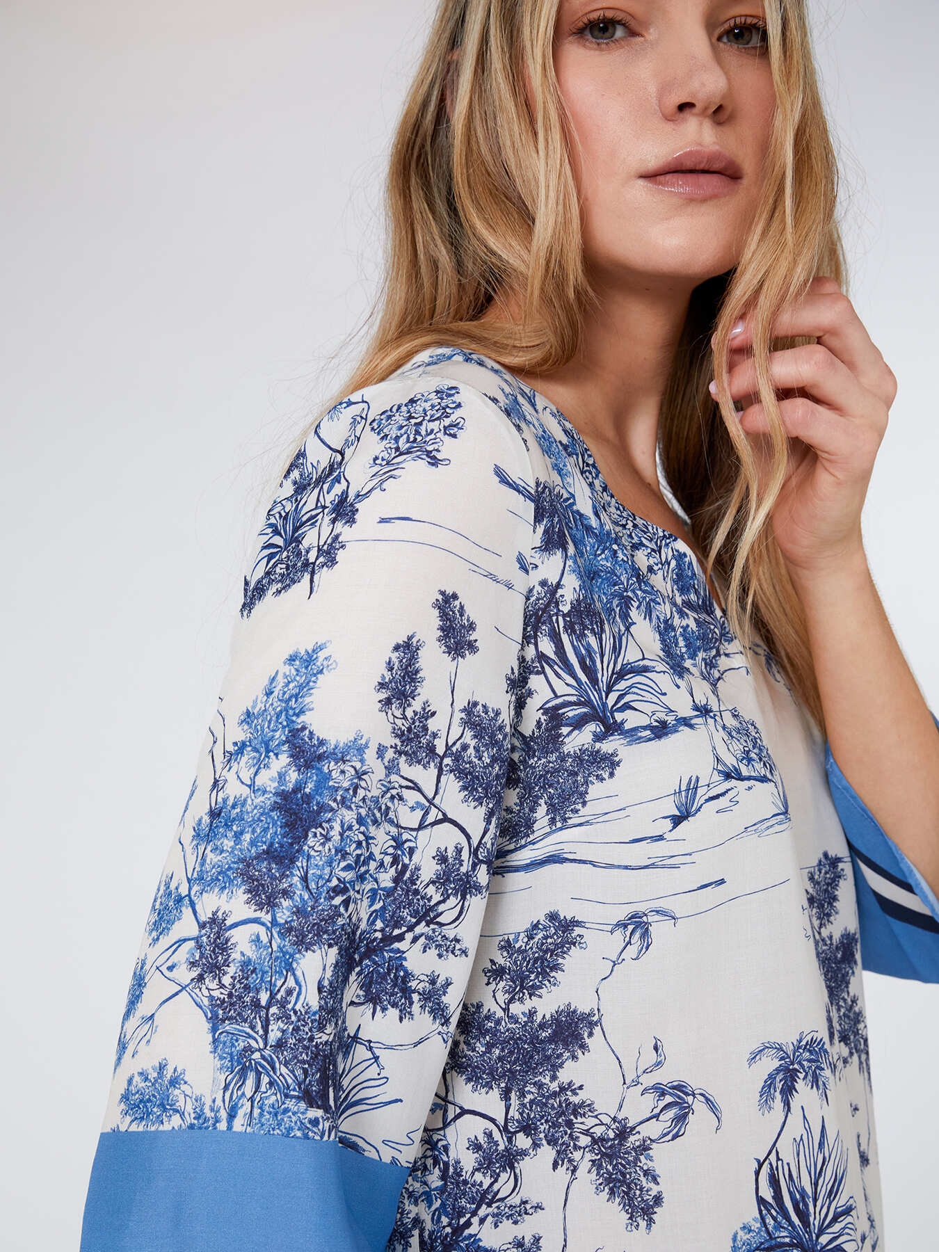 Bluse aus bedruckter Viskose mit B&uuml;ndchen image number 4