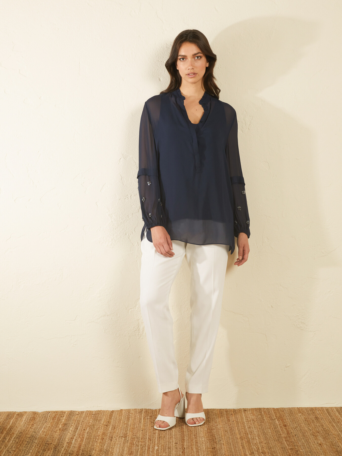 Blusa bordada image number 2